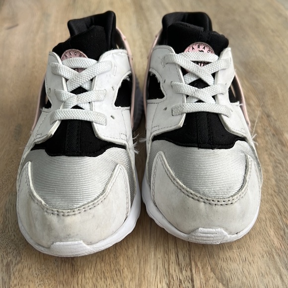 NIKE Huarache Sneakers - Picture 2 of 9
